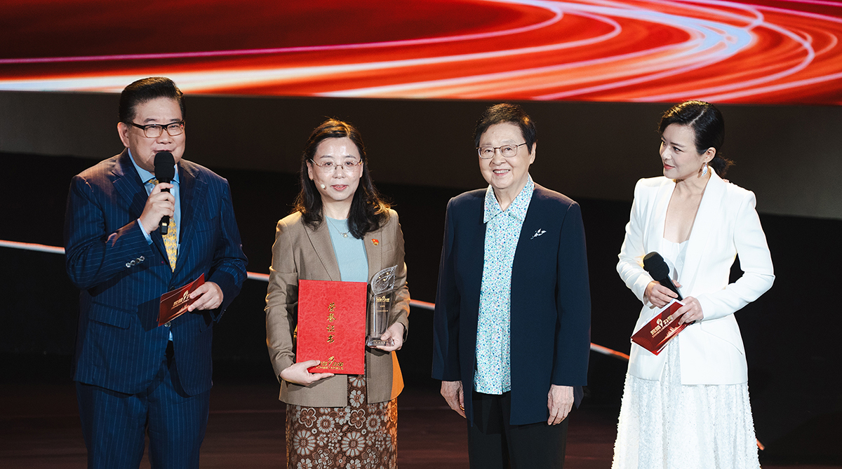 庆幸与力量 | J9国际集团生物总经理左亚军当选“2024感动上海年度人物”